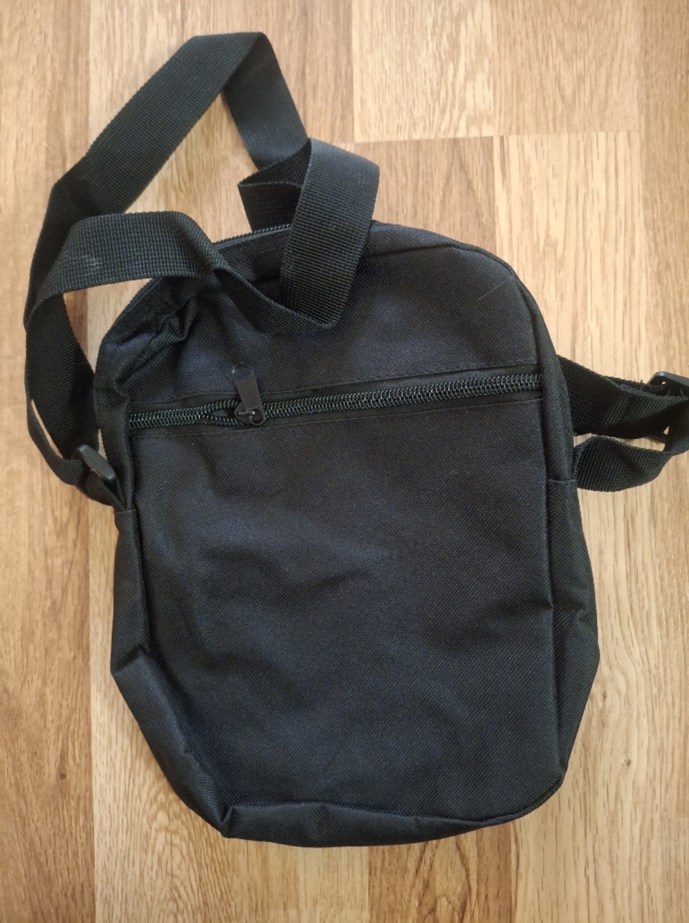 NWOT Source Unknown Black Cat Crossbody Bag with Yellow-Green Eyes - Picture 2 of 5